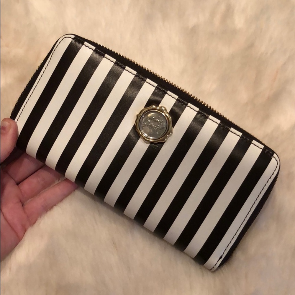 Henri Bendel Continental Wallet